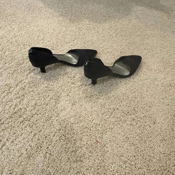 Black Heels - Picture 2 of 3